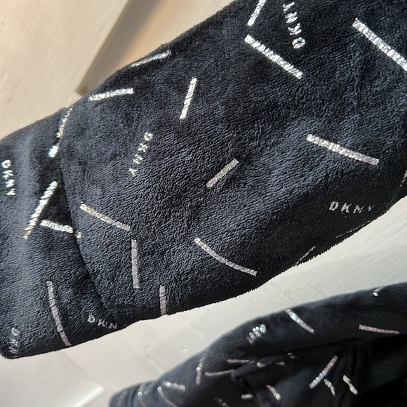 Girls DKNY!!! Plush Robe 8-10!! NWOT !! Black with silver writing!! - Picture 2 of 7